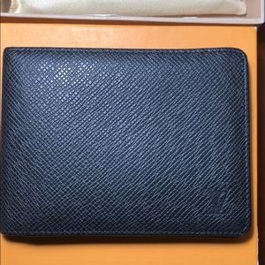 100% Authentic Louis Vuitton Black Men Wallet.